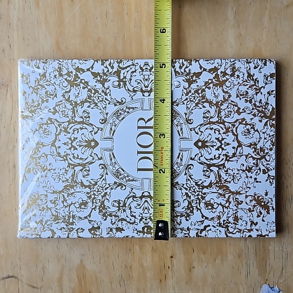 DIOR JOURNAL - Picture 7 of 10